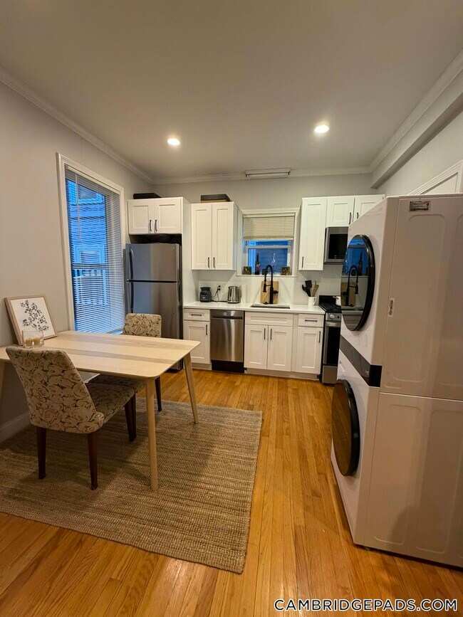 Building Photo - 1576 Cambridge St