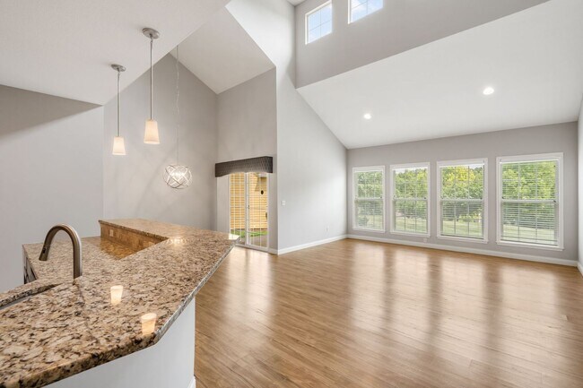 Building Photo - 2420 Boulder Springs Dr