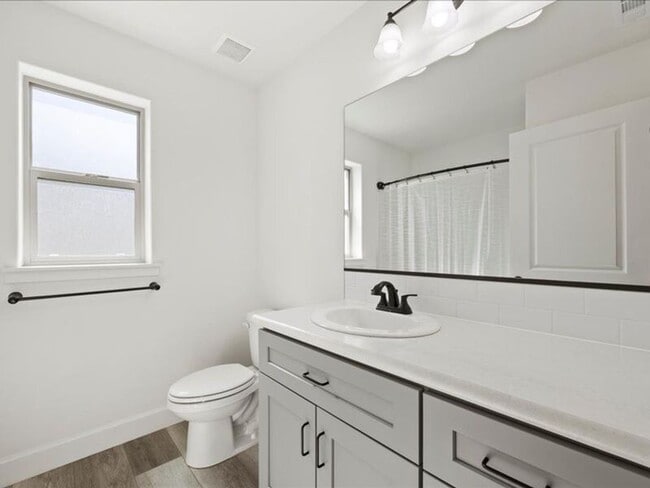 Building Photo - 1016 S Blueberry Pl