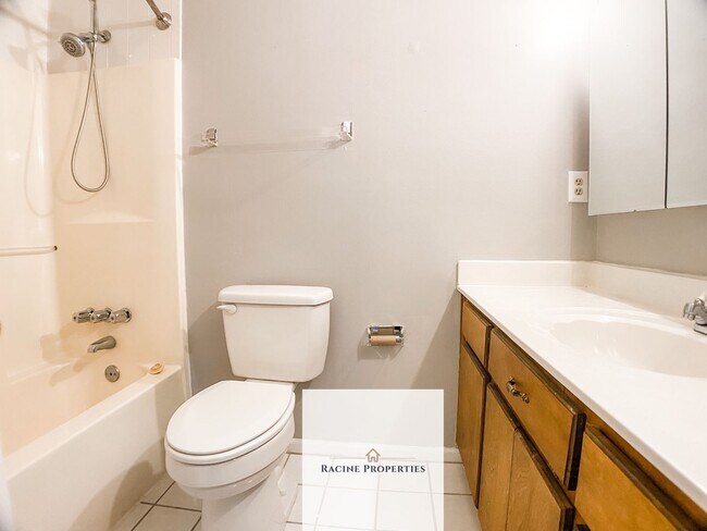 Building Photo - Short Walk to Downtown Greenville