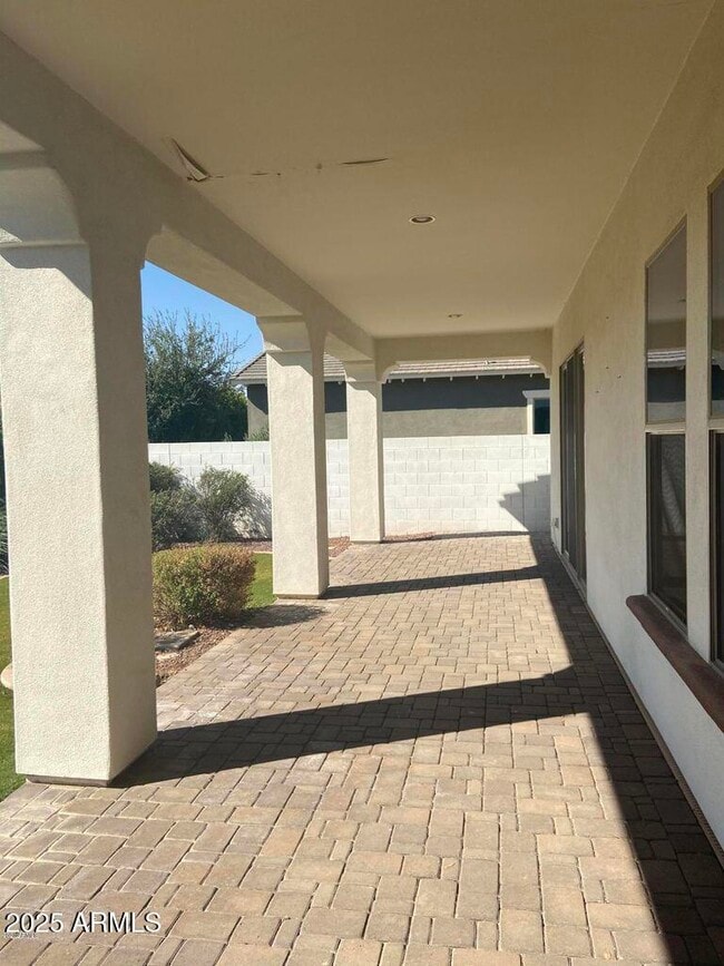 Building Photo - 20827 W Eastview Way