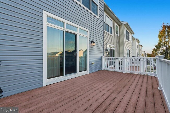 Building Photo - 11765 Skylark Rd
