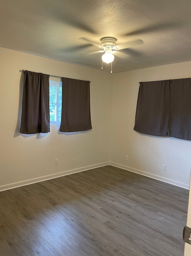 Building Photo - Charming 3 bedroom home in Manoa for $4,300.00/mo