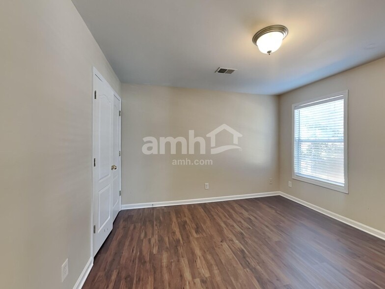 Building Photo - 241 Hunters Chase