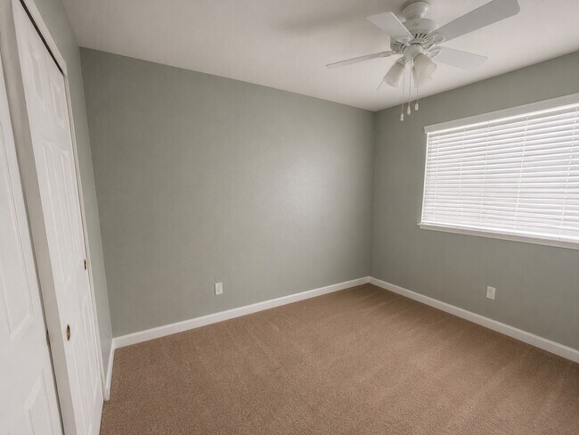 Building Photo - 742 Rambleton Dr