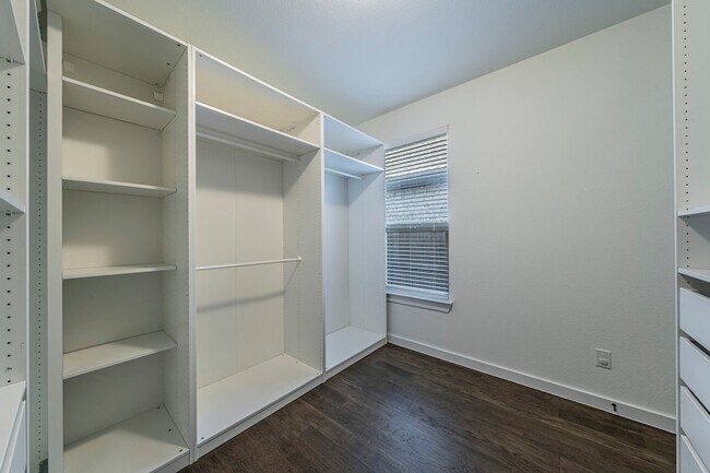 Building Photo - 1110 Stallion Ln