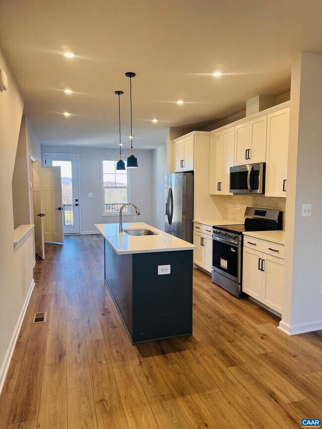 Building Photo - 2225 Woodburn Rd