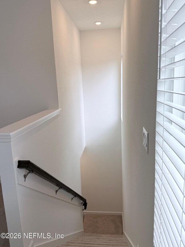 Building Photo - 523 Farmfield Dr