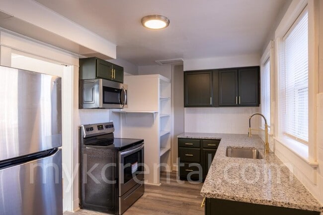 Building Photo - 17 S 17th St