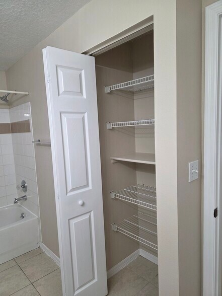 Building Photo - 5610 Pinnacle Heights Cir