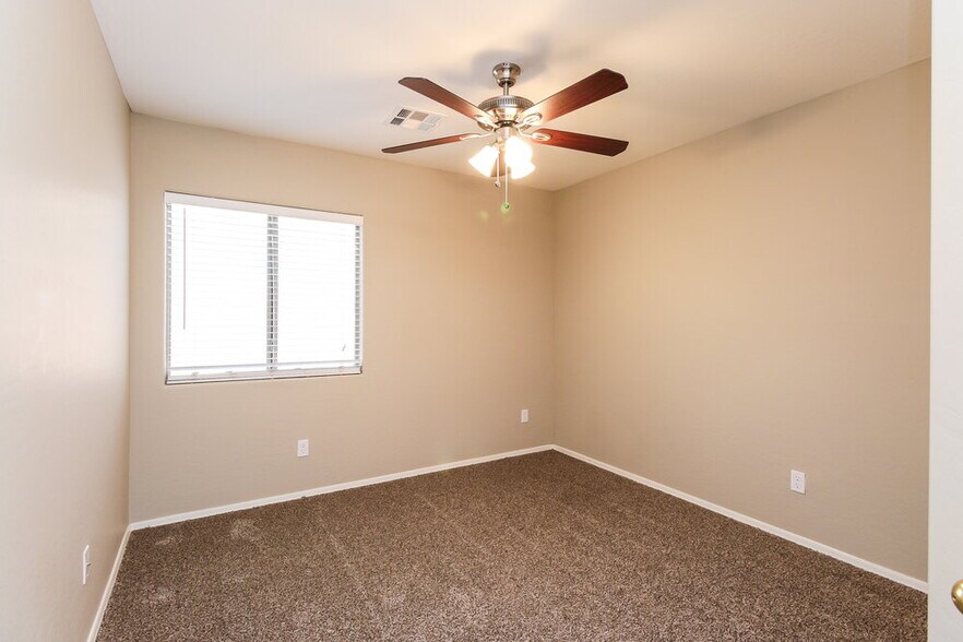 Building Photo - 3275 W Sunshine Butte Dr