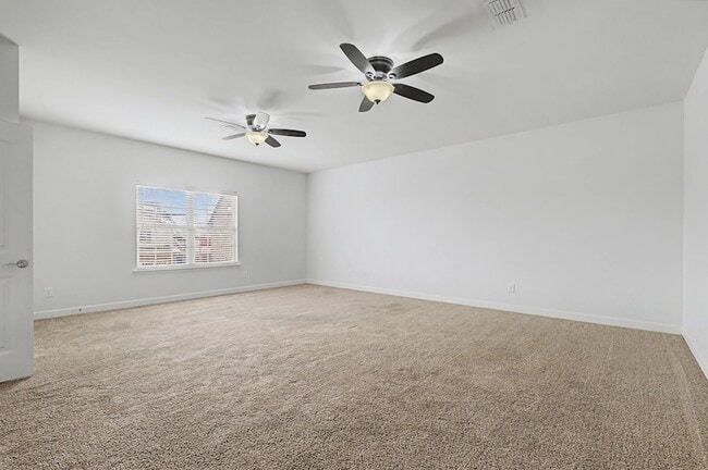 Building Photo - 140 Tulip Grove Point