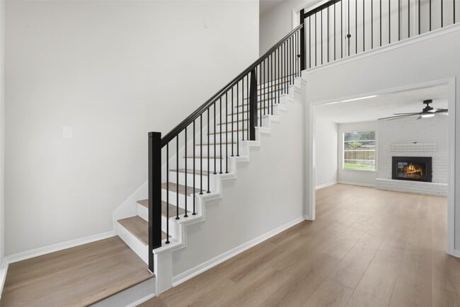Building Photo - 16615 Glamis Ln