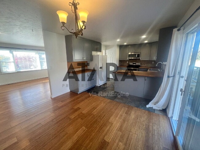 Building Photo - 9111 Parakeet Dr