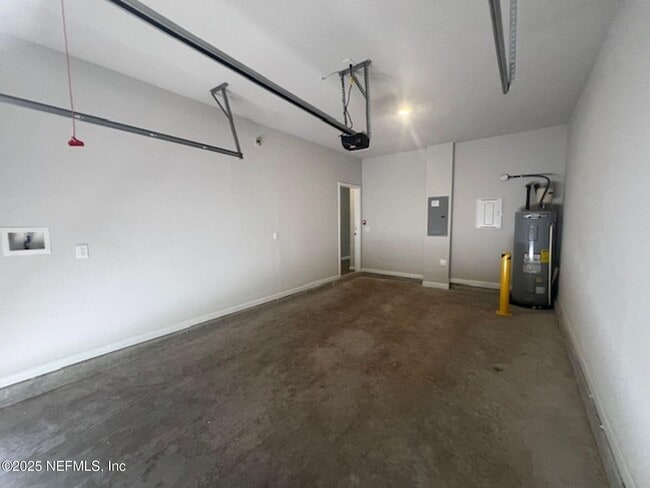 Building Photo - 14567 Macadamia Ln