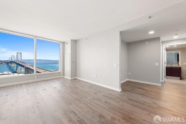 Building Photo - 425 1st St