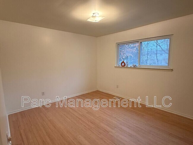 Building Photo - 2076 Harned St