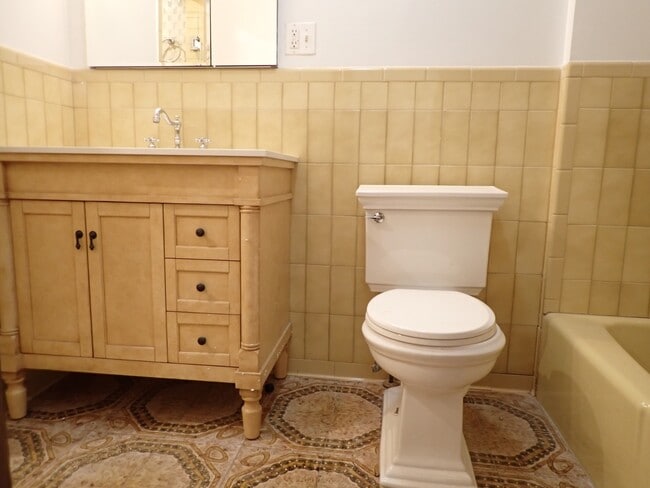 Building Photo - 207 Carlton Ave