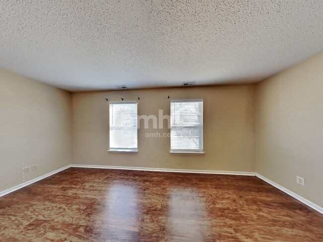 Building Photo - 5622 N Jefferson Dr