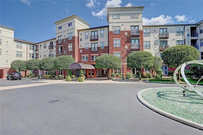 Building Photo - 1000 Providence Pl