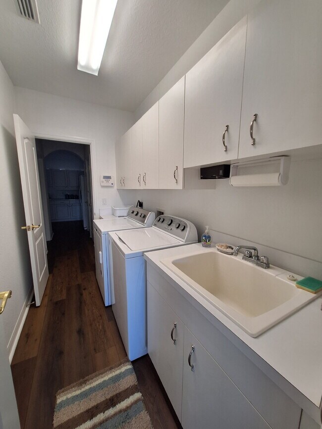 Building Photo - Lovely Villa in Gated Community in Venice