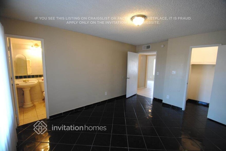 Building Photo - 3105 N 59th Ave