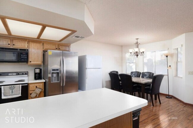 Building Photo - 459 Mesa Blvd