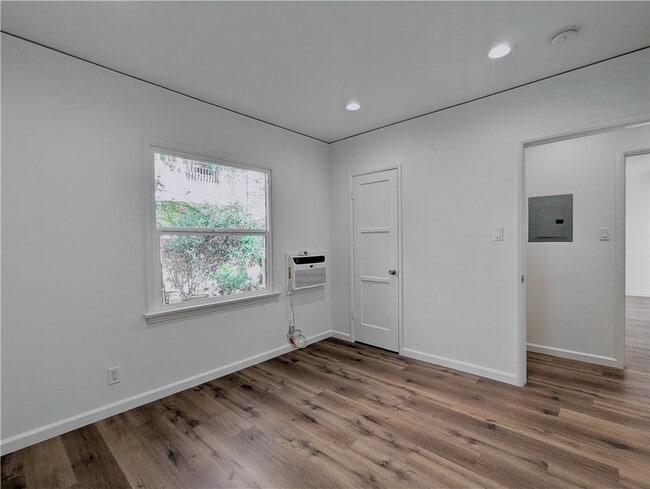 Building Photo - 10931 Whipple St