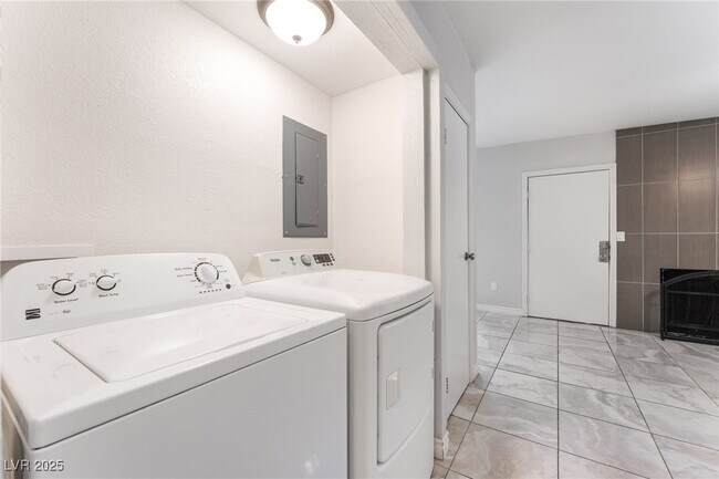 Building Photo - 2732 Eldora Cir