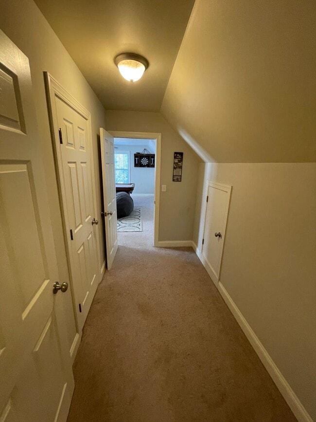 Building Photo - 4 Bedroom 3.5 Bath Home in Carolina Lakes!