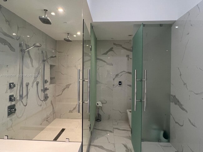 Building Photo - 5500 Island Estates Dr