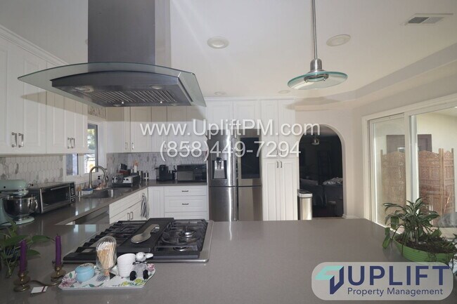 Building Photo - 2655 Chauncey Dr
