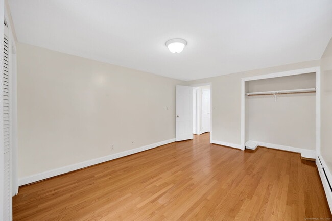Building Photo - 36 Westmoreland Dr