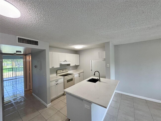 Building Photo - 1822 Meadows Cir