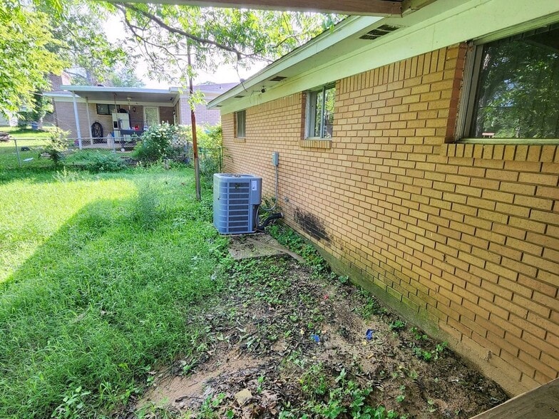 Building Photo - 208 Southview Dr
