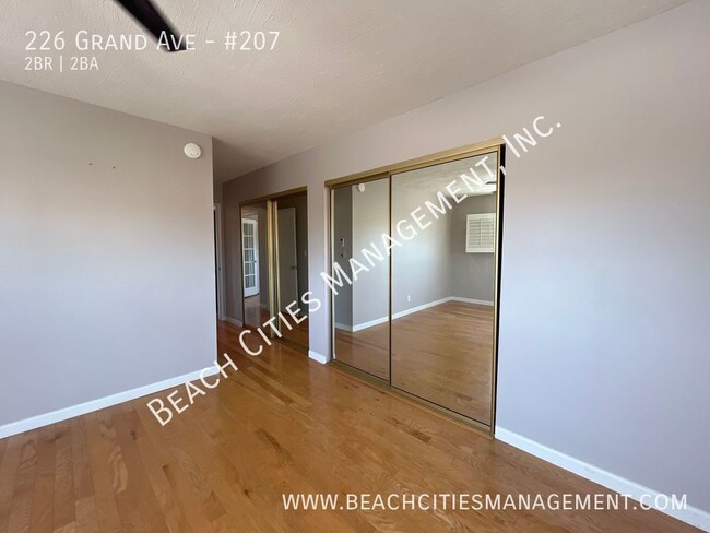 Building Photo - Large 2 Bedroom, 2 Bath Condo with 2 Parki...