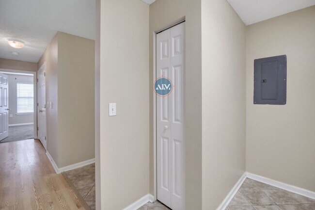 Building Photo - Beautiful Top Floor Villa in the Charming ...