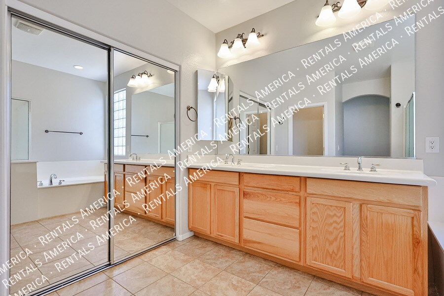 Building Photo - 9710 S 45th Ave