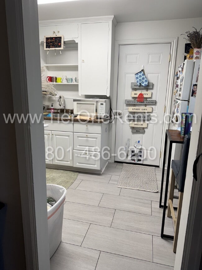 Building Photo - NO DEPOSIT option available for qualified renters!
