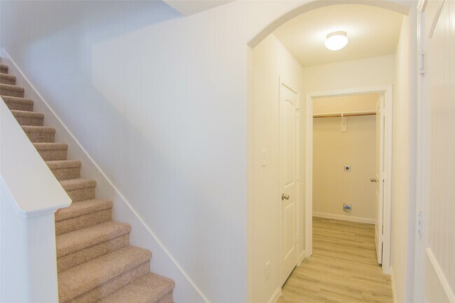 Building Photo - 18519 Paddys Crk Trl