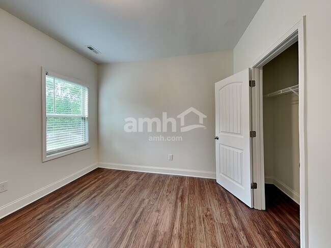 Building Photo - 30 Adams Manor Court