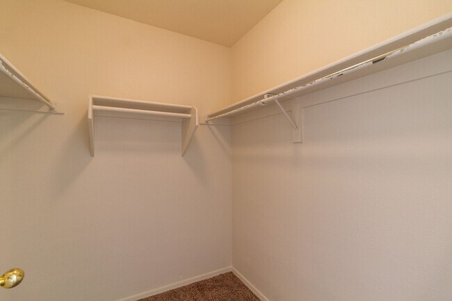 Building Photo - Spacious 3 Bedroom plus Den, 2 Bath, Golf ...