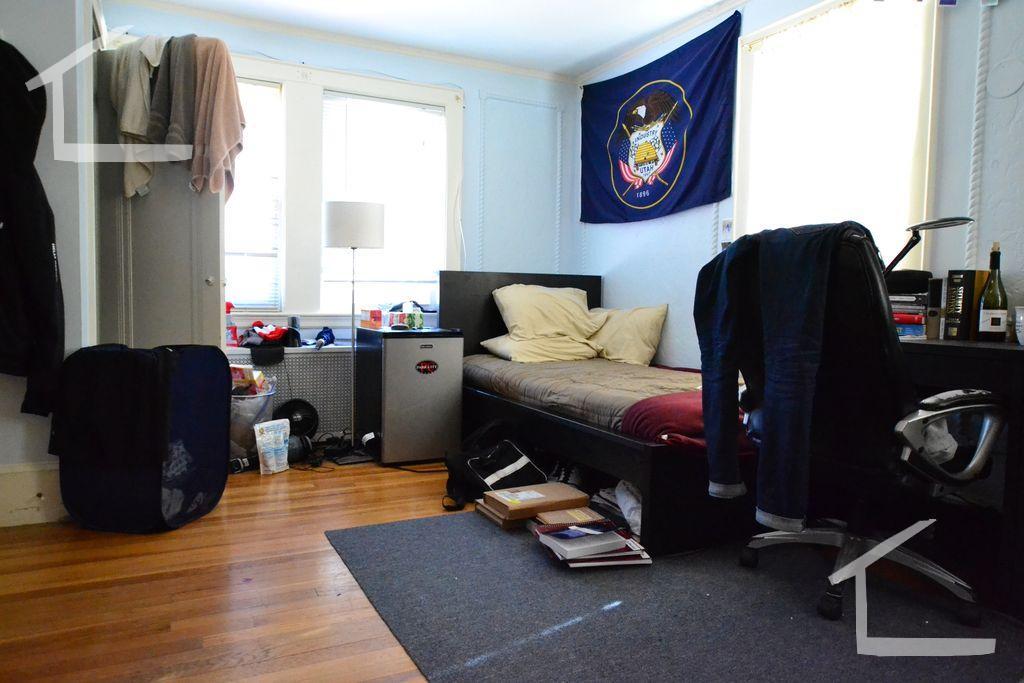 Building Photo - 116 Lake St