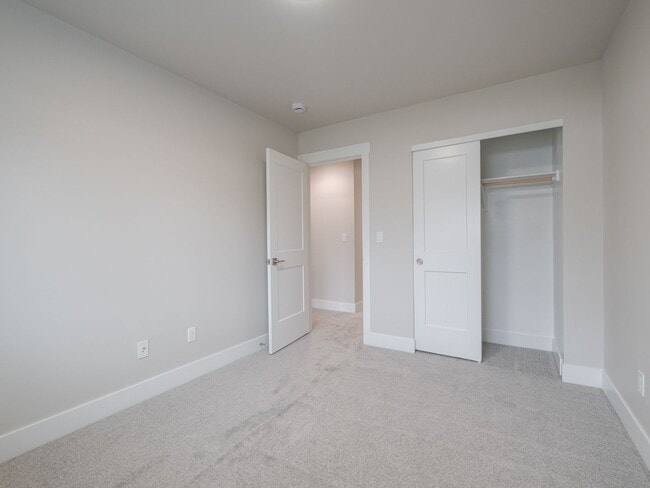 Building Photo - 9381 SW Eunice Ln