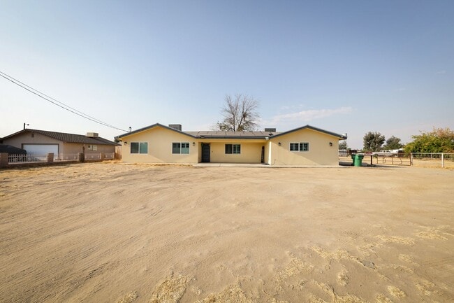 Building Photo - FOR RENT Fully Remodeled 4 Bed / 3 Bath Ho...