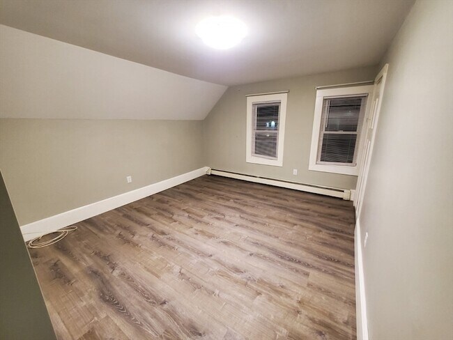 Building Photo - 392 E Center St