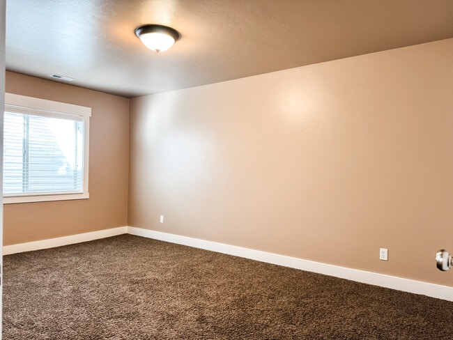 Building Photo - 1022 S 1050 E