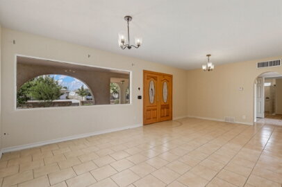 Building Photo - Corner 3 bed with Refrigerated AC