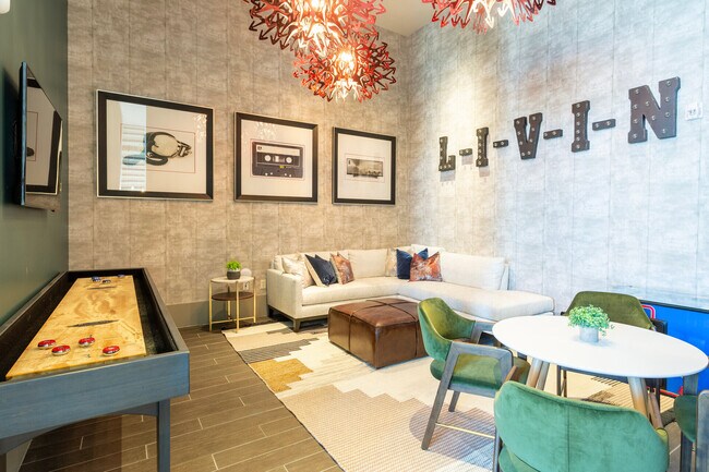 Building Photo - 2910 E 17th St