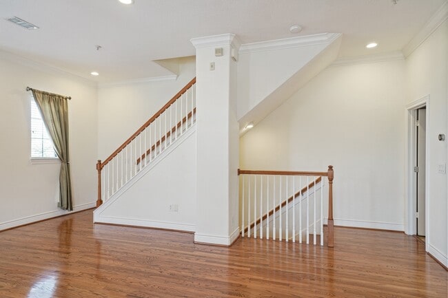 Building Photo - 1402 Wheeler Ave